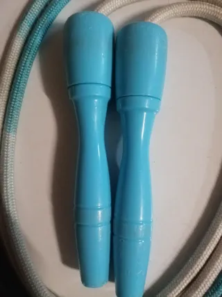 Corda per saltare con manici blu