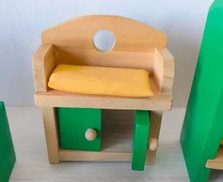 Muñecos y muebles casita madera