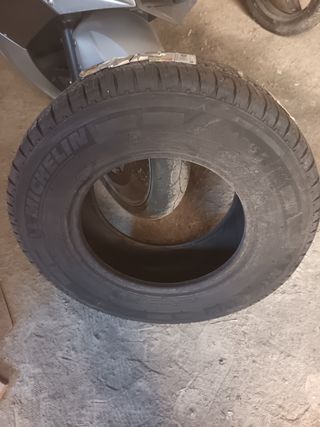 Neumático Michelin 225/70 R15C 112/110S
1 unidad 
