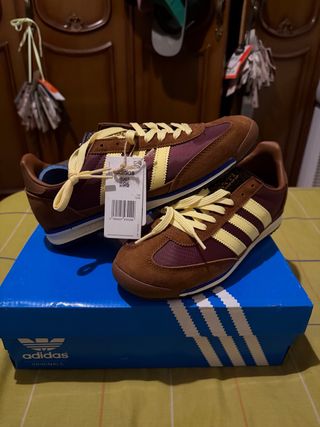 Adidas Zapatillas Marrones y rojas tinto