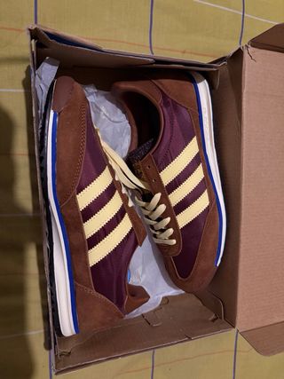 Adidas Zapatillas Marrones y rojas tinto