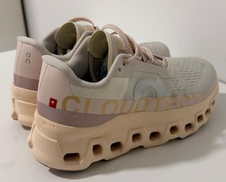 Zapatillas On Running Beige/Rosa Talla 37