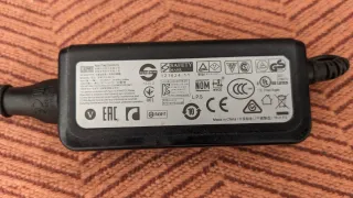 Cargador portátil universal
19v  2,1A