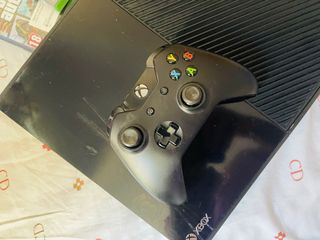 Xbox One Negra con Mando
