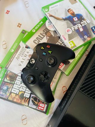Xbox One Negra con Mando