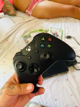 Xbox One Negra con Mando