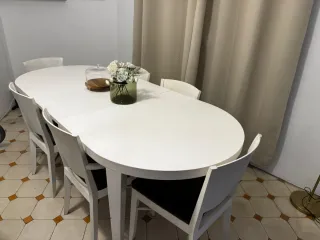 Mesa de comedor ovalada blanca