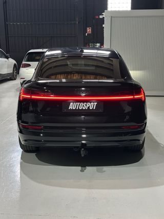 Audi Q8 E-Tron (2021)