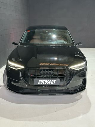 Audi Q8 E-Tron (2021)