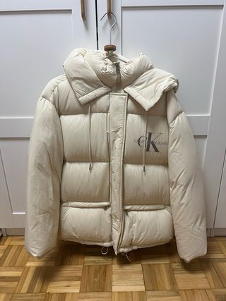 Cappotto in piuma di nylon riciclato beige Calvin Klein