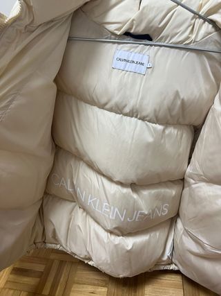Cappotto in piuma di nylon riciclato beige Calvin Klein
