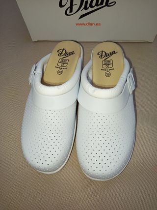 Zuecos Dian Blancos