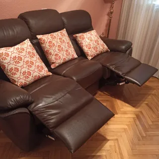 Sofá negro de piel sintética, 3 plazas