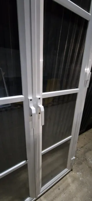 Puerta abatible 2 hojas curva