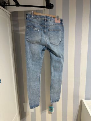 Pantalón vaqueros rotos denim mujer H&M (Talla 42)