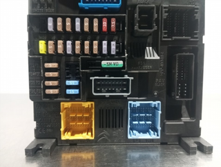 CAJA RELES / FUSIBLES PEUGEOT 3008 HN05 044071803