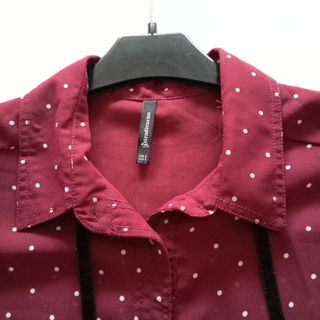 Camisa de mujer con lunares