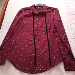 Camisa de mujer con lunares