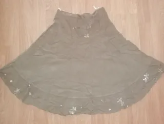 Falda larga con detalles de lentejuelas