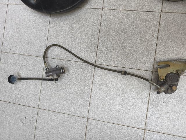 Freno trasero con sensor luz freno rieju