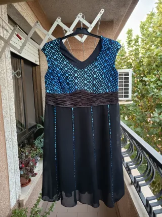 Vestido de cóctel negro y azul