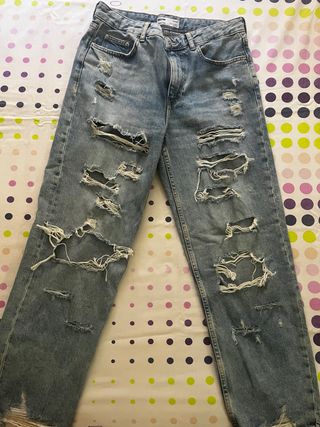 Pantalón vaquero mujer roto