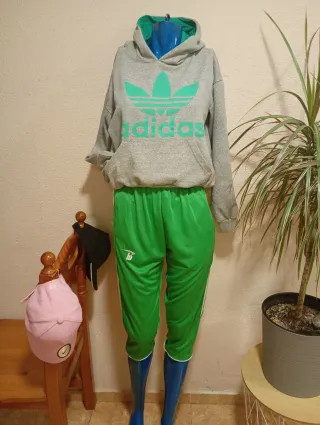 Conjunto deportivo Adidas mujer gris y verde