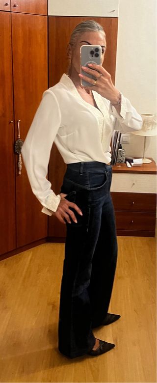 Blusa blanca con detalles dorados