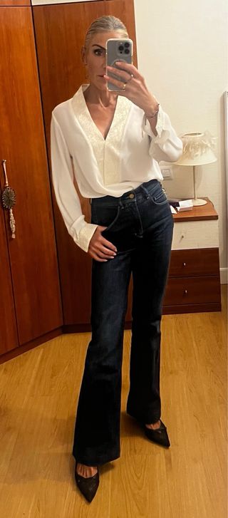 Blusa blanca con detalles dorados