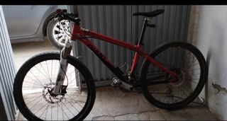 Bicicleta Giant Roja y Negra