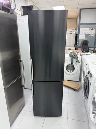 Nevera Combi Estrecha Negra con garantía 