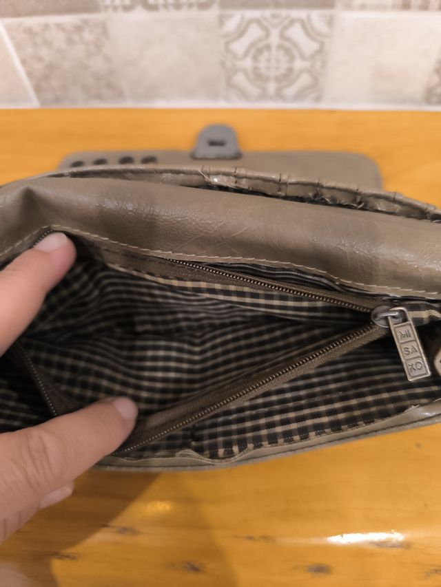 Cartera Misako color visón tachuelas