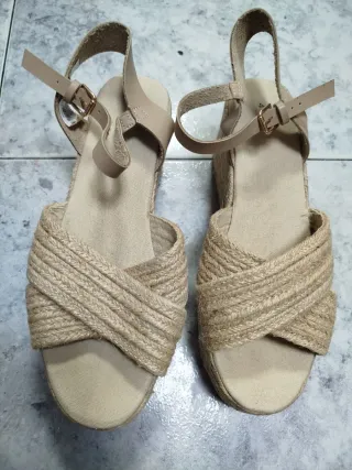 Sandalias cuña esparto beige