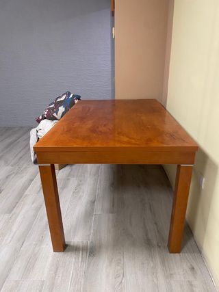 Mesa de comedor grande y mesa auxiliar