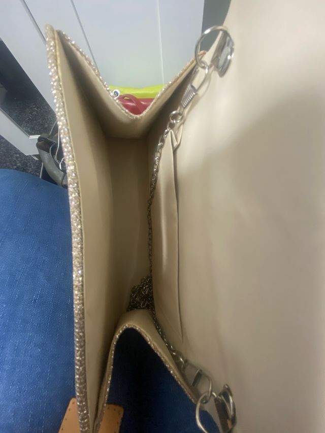 Bolso de fiesta dorado con perlas