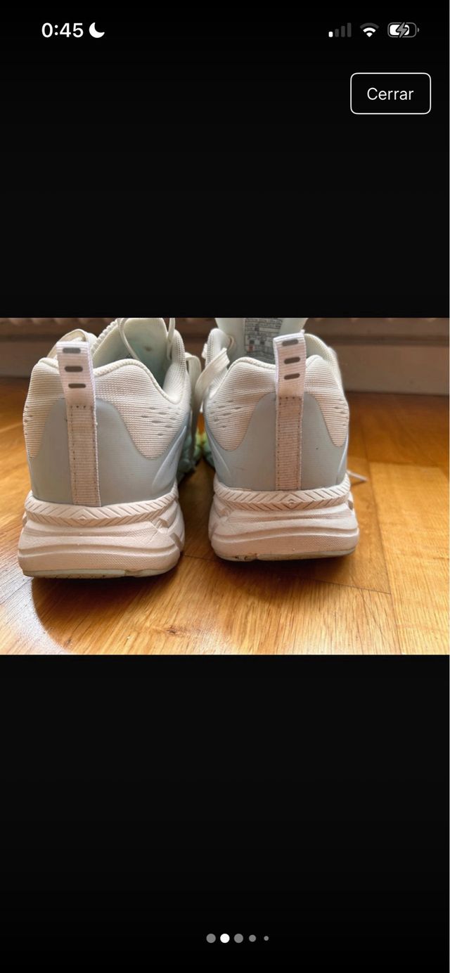 Zapatillas deportivas blancas a estrenar