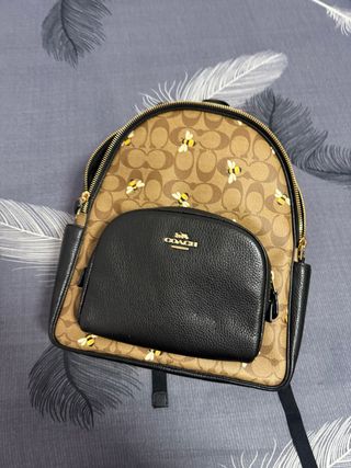 Mochila Coach con diseño de abejas