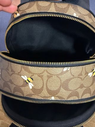 Mochila Coach con diseño de abejas