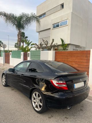Mercedes-Benz Clase C 2005