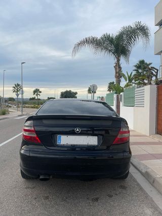 Mercedes-Benz Clase C 2005