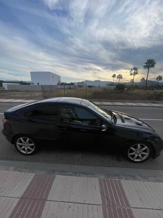 Mercedes-Benz Clase C 2005