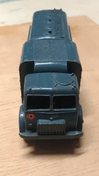 Vecchio modellino camion militare