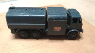 Vecchio modellino camion militare
