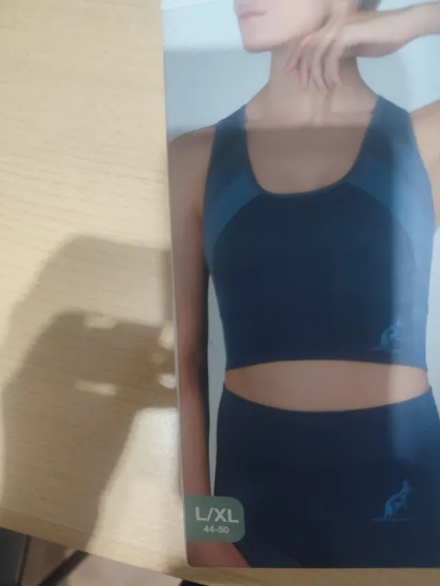 Sujetador deportivo azul
Pone talla XL pero no es