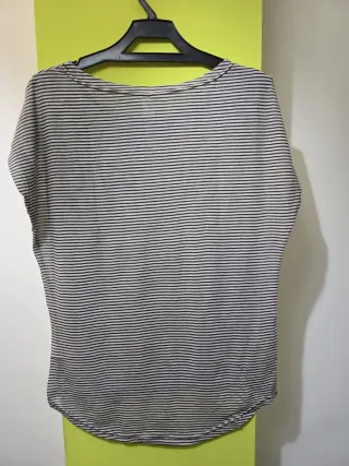 Sudadera y dos camisetas. CON ETIQUETA.TALLA S