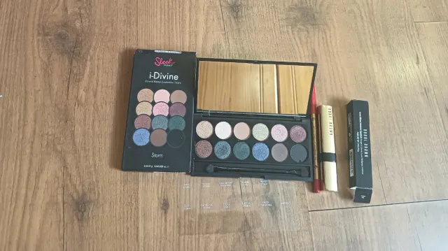 Pack Paleta Maquillaje Sleek
y Barra Labios Bobbi