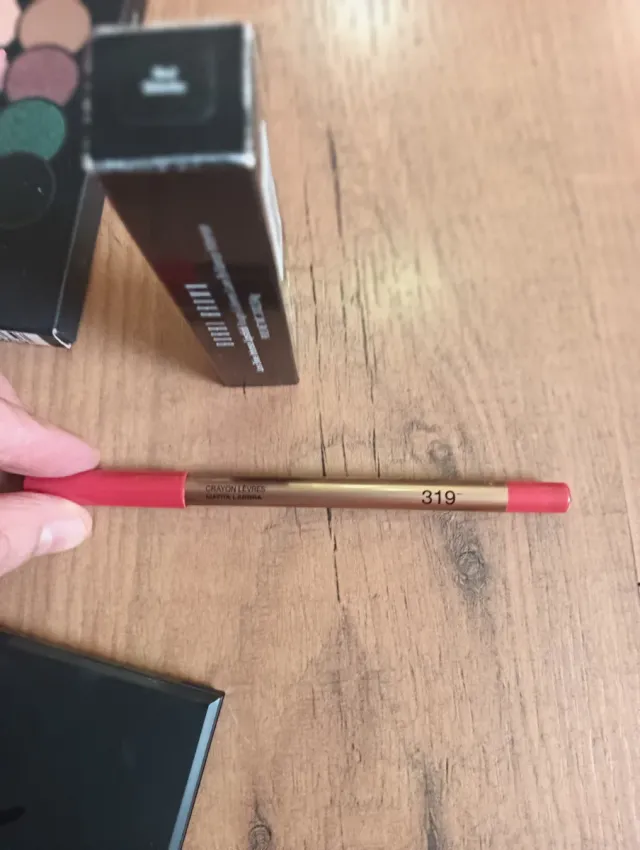 Pack Paleta Maquillaje Sleek
y Barra Labios Bobbi