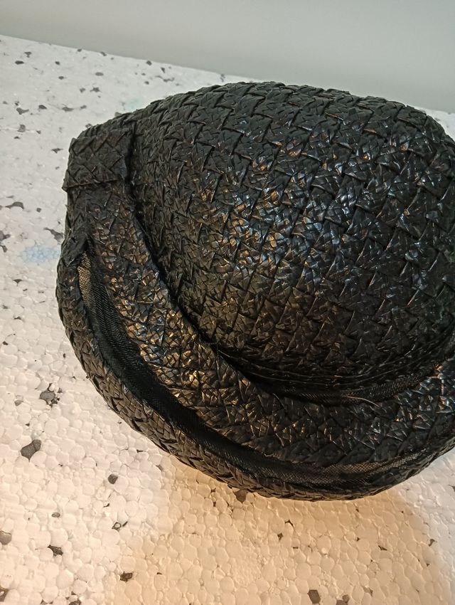 Antiguo sombrero tocado negro