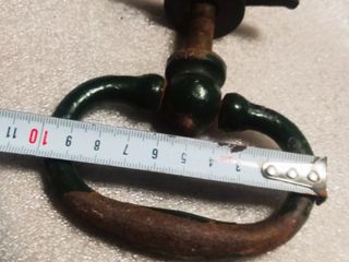 Tirador metálico antiguo.