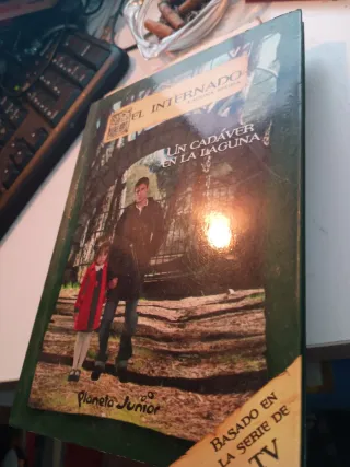 El internado, Un cadáver en la laguna.